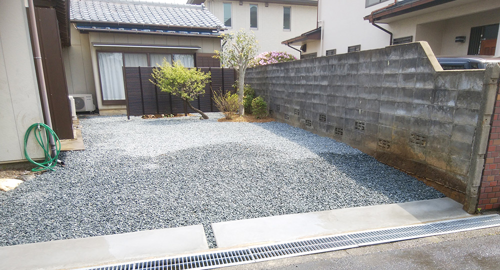 植栽に美観的問題があり、存在感を示せるようなものにできないかというご依頼を頂きました。